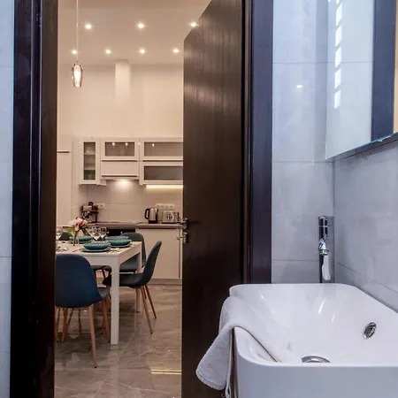 Very New And Large Ac Apartment