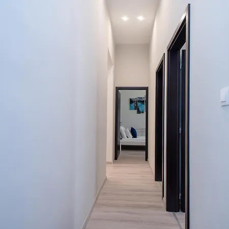 Very New And Large Ac Apartment *