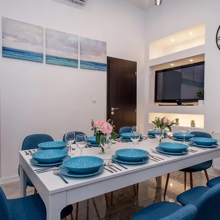 Very New And Large Ac Apartman